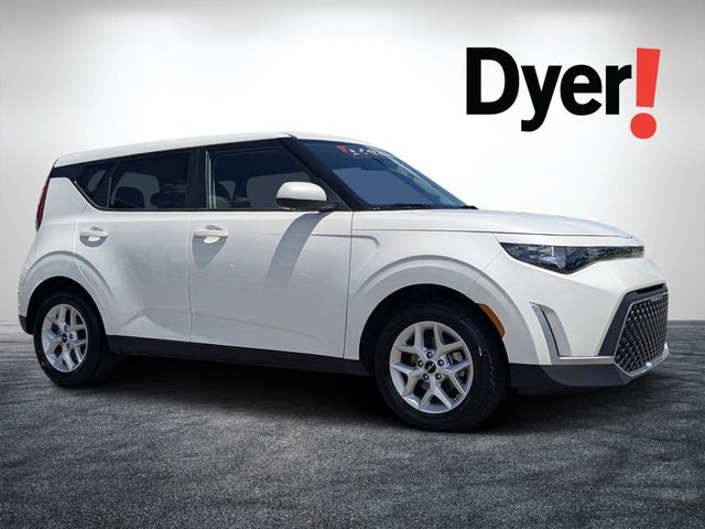 2025 Kia Soul LX in Snow White Pearl — front three-quarter view