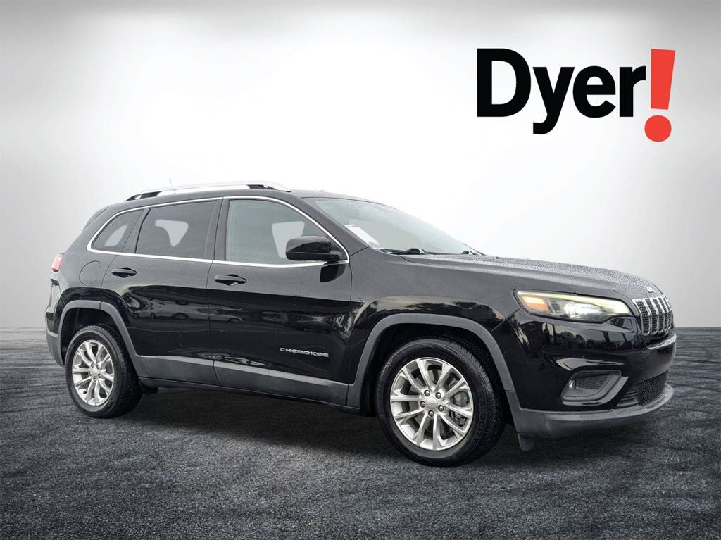 2019 Jeep Cherokee Latitude in Diamond Black Crystal Pearlcoat — front three-quarter view