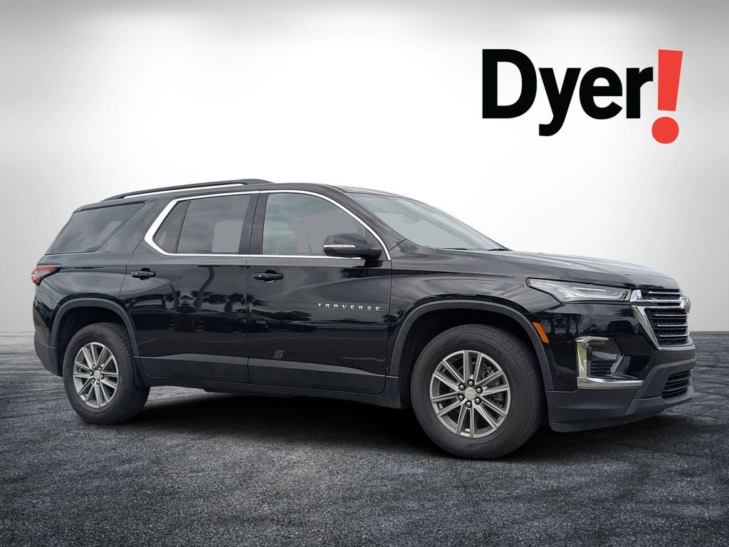 2023 Chevrolet Traverse LT Leather in Mosaic Black Metallic — front three-quarter view