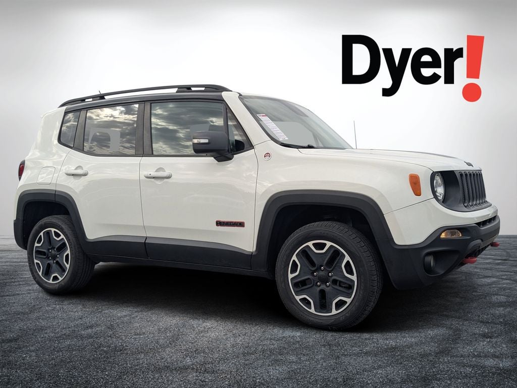 2017 Jeep Renegade Trailhawk in Alpine White — front three-quarter view