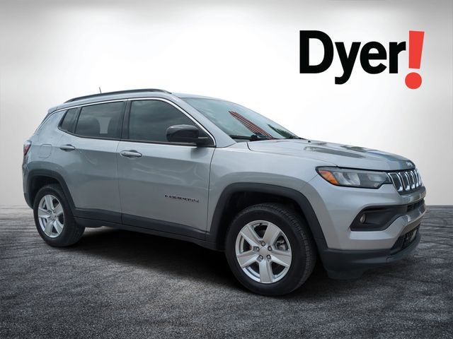 2022 Jeep Compass Latitude in Billet Silver Metallic Clearcoat — front three-quarter view