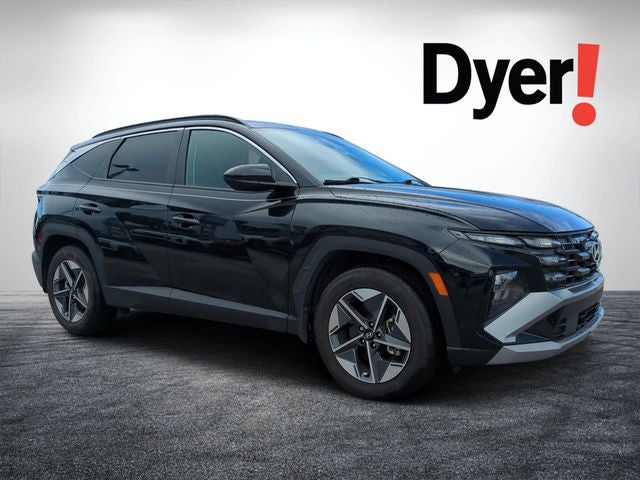 2025 Hyundai Tucson SEL in Phantom Black — front three-quarter view